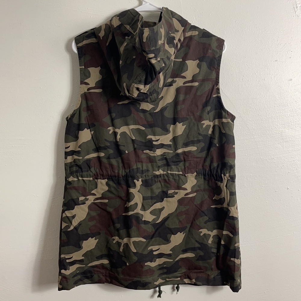 Women’s camo vest size medium - Picture 11 of 16